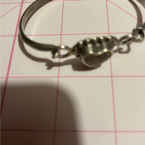 Elegant Silver Heart Bracelet - Picture 3 of 7